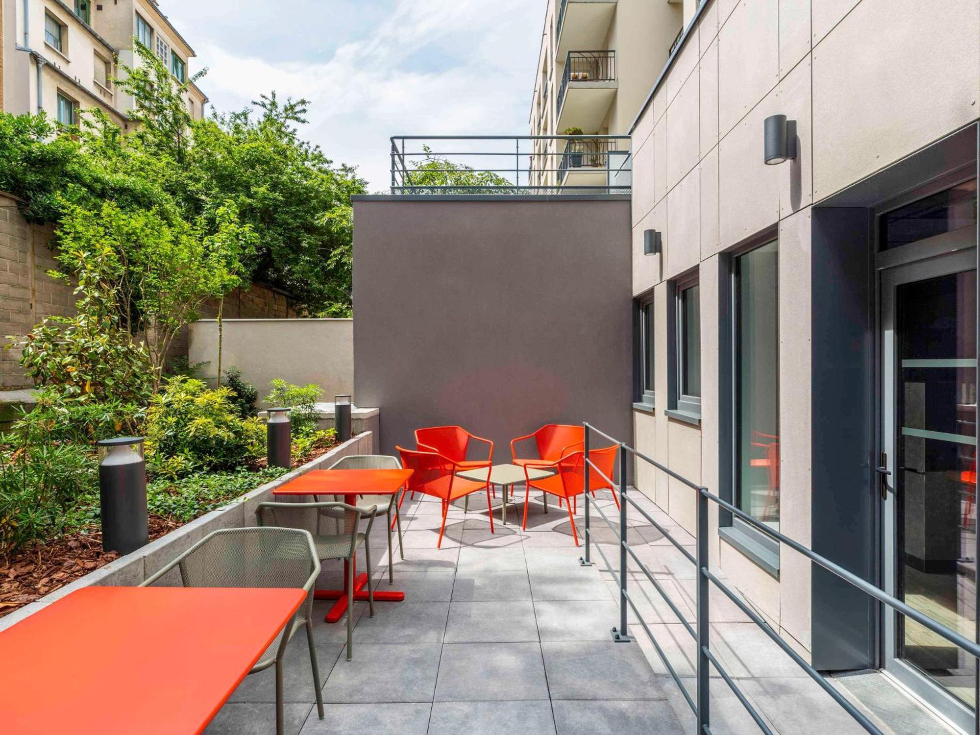 Ibis Budget Paris Clichy Mairie Exterior foto