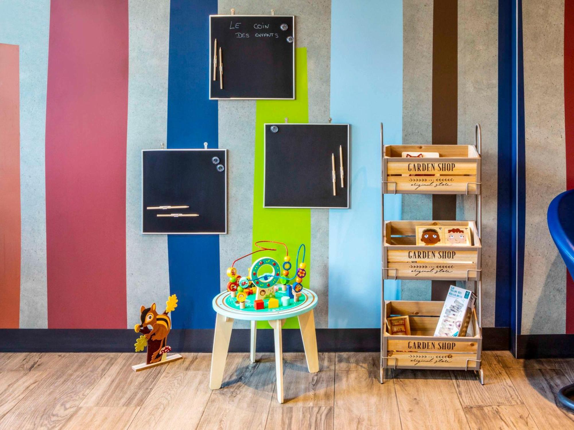 Ibis Budget Paris Clichy Mairie Exterior foto