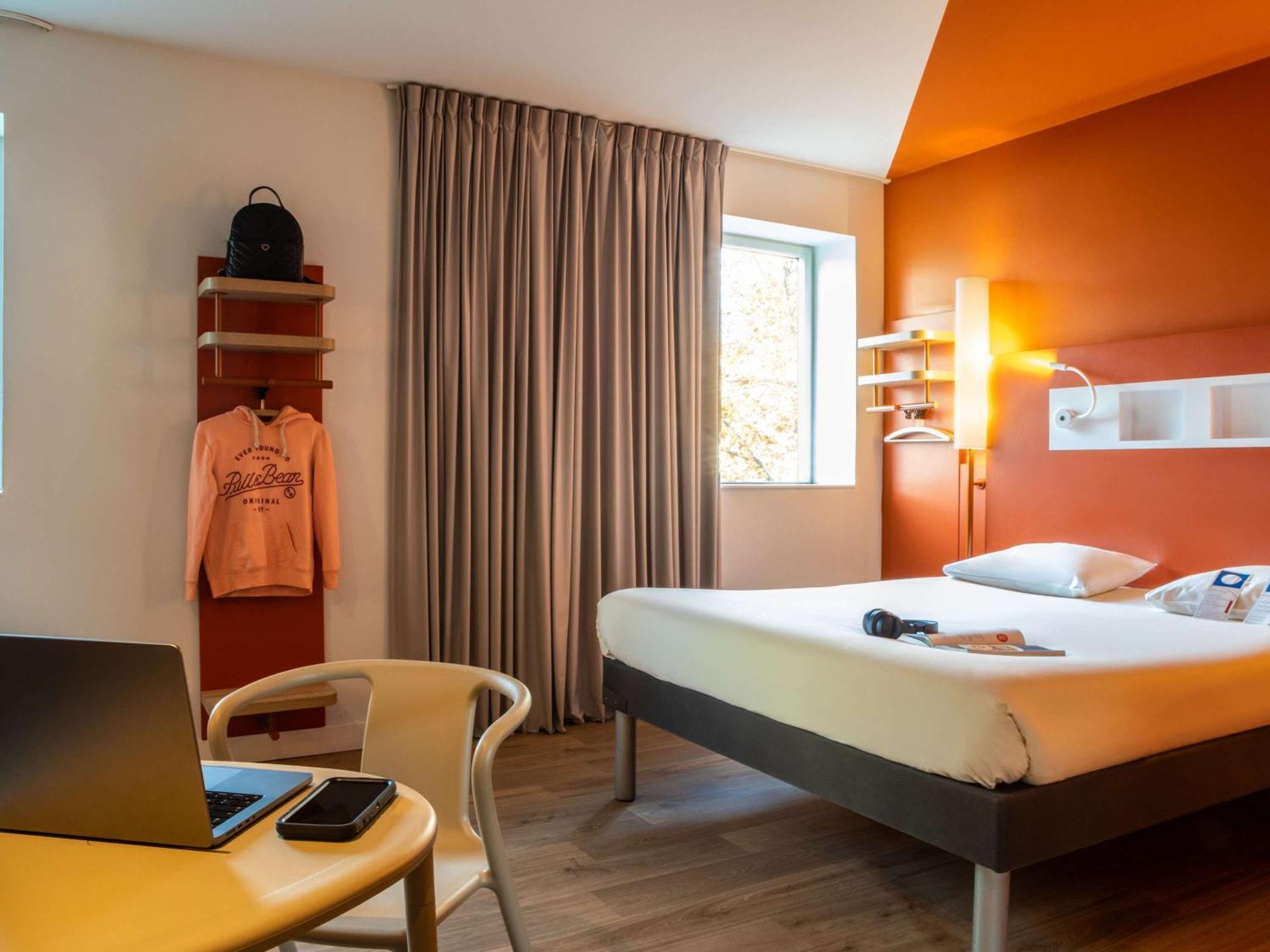 Ibis Budget Paris Clichy Mairie Exterior foto