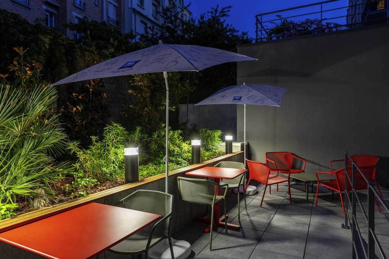Ibis Budget Paris Clichy Mairie Exterior foto